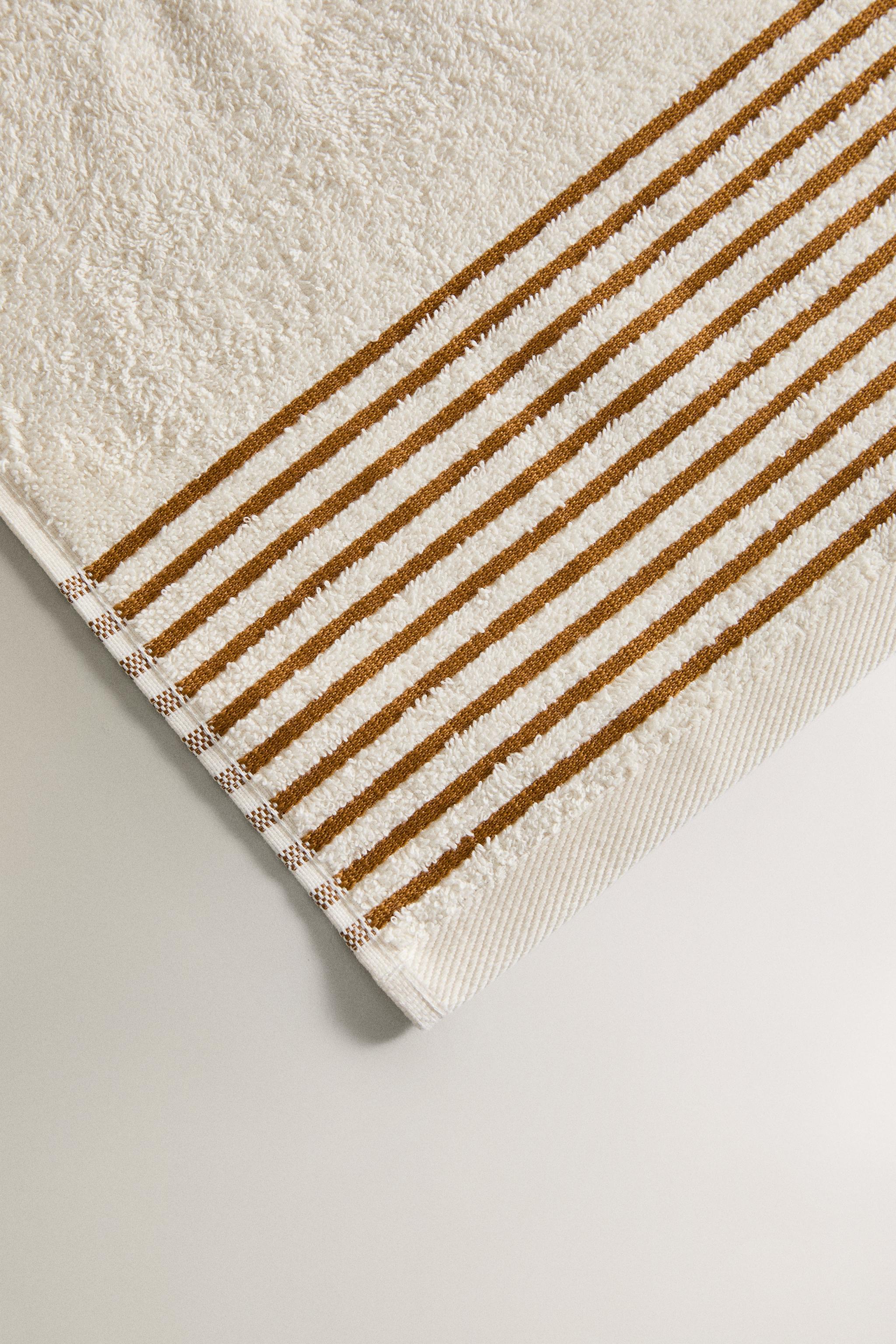 BATH TOWEL WITH STRIPED BORDER